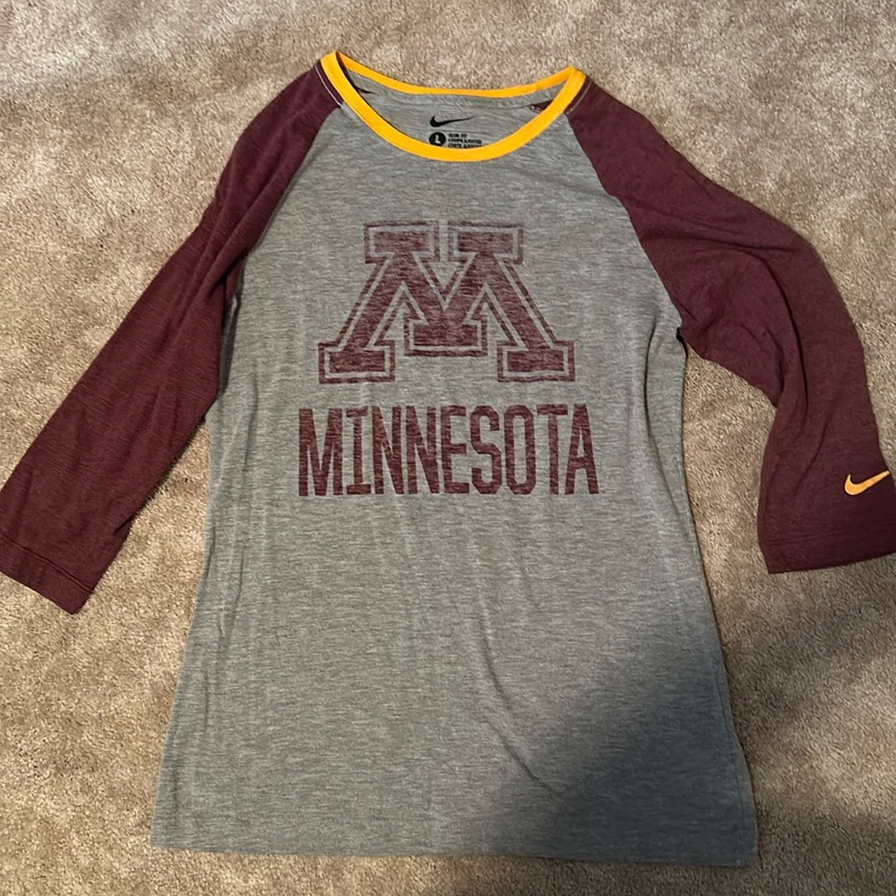 Mn Golden Gophers Nike shirt size Large
